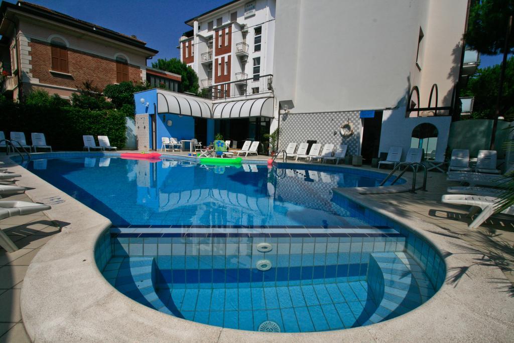 Residence Brown Римини Экстерьер фото