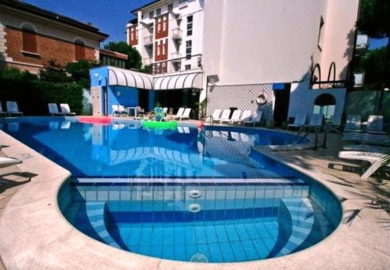 Residence Brown Римини Экстерьер фото